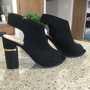 NEW! JLO Black and Gold Peep-Toe Sandal Bootie